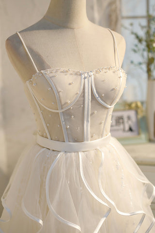 Vestido corto de tul con tirantes finos y corte en A para baile de bienvenida