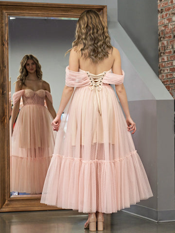 Robe de bal trapèze en tulle rose poudré, décolleté cœur, longueur thé