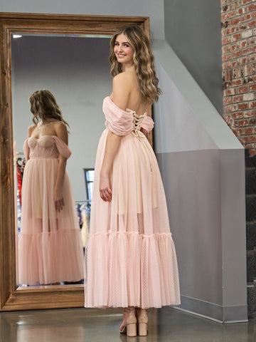 Robe de bal trapèze en tulle rose poudré, décolleté cœur, longueur thé