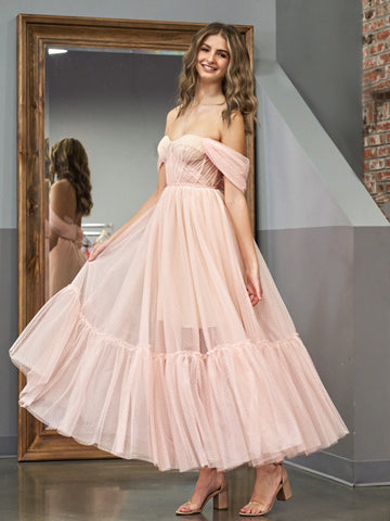 Robe de bal trapèze en tulle rose poudré, décolleté cœur, longueur thé