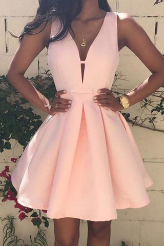 Vestidos sencillos de satén color lila claro, corte en A y escote en V para niñas, ideales para fiestas de bienvenida.