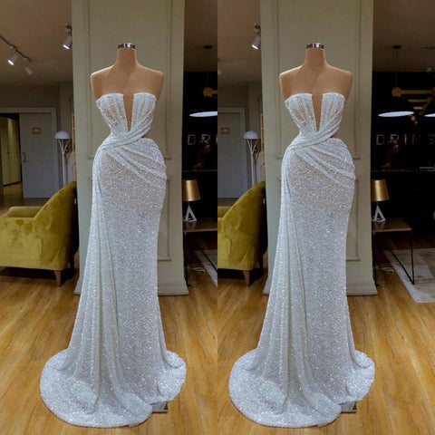 Robe de bal bustier blanche à paillettes et décolleté plongeant en V