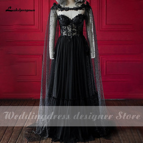 Robe de mariée noire style gothique de conte de fées Baoleely Lakshmigow avec corsage corset à coupes, robe de mariée fantaisie, cape de mariage d'Halloween