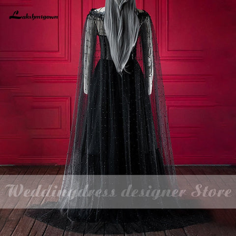 Robe de mariée noire style gothique de conte de fées Baoleely Lakshmigow avec corsage corset à coupes, robe de mariée fantaisie, cape de mariage d'Halloween