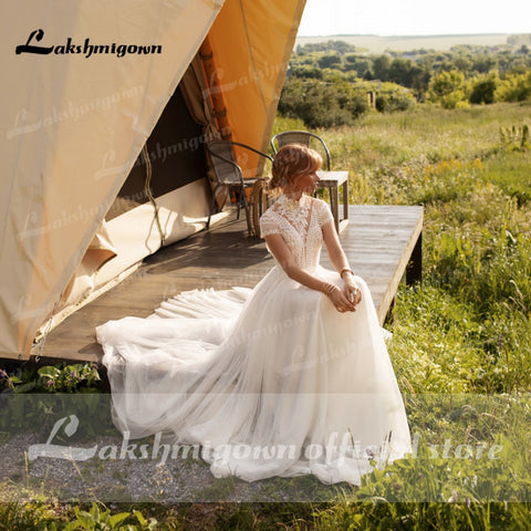 Robe de mariée bohème vintage Baoleely en dentelle et tulle, col haut, manches courtes, coupe trapèze, style bohème, ivoire, élégante