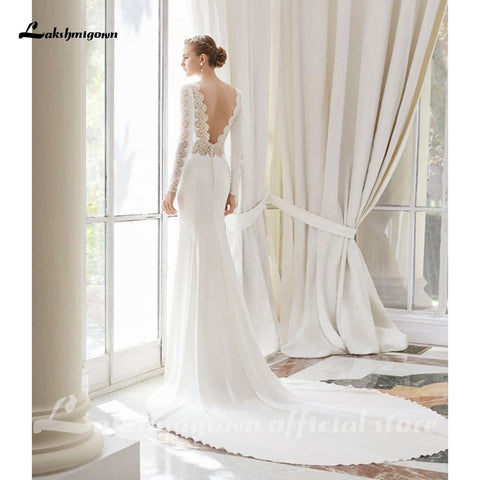 Robe de mariée blanche en mousseline de soie et dentelle style bohème, col rond, traîne courte, manches longues, coupe trapèze, grande taille, sur mesure