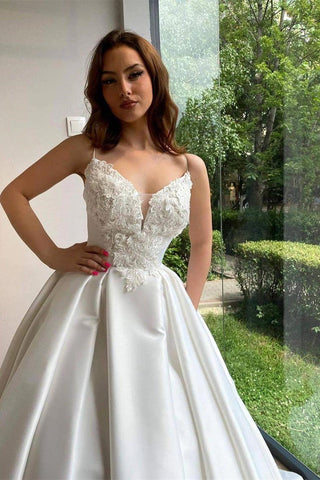 Romantic Spaghetti Straps White Lace Appliques Aline Wedding Dress Sleeveless Bridal Dress with Train