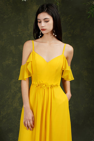 Robe de bal longue en tulle à fines bretelles et volants, coupe trapèze