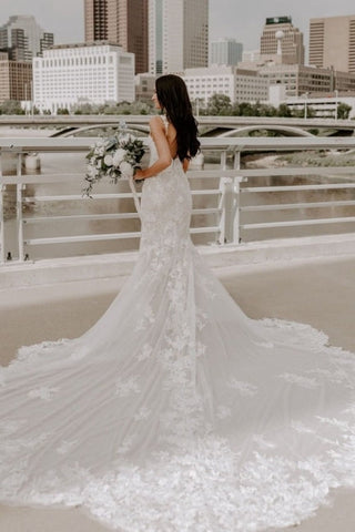 Sexy Spaghetti Strap Sleeveless Mermaid Lace Wedding Dresses with Court Train