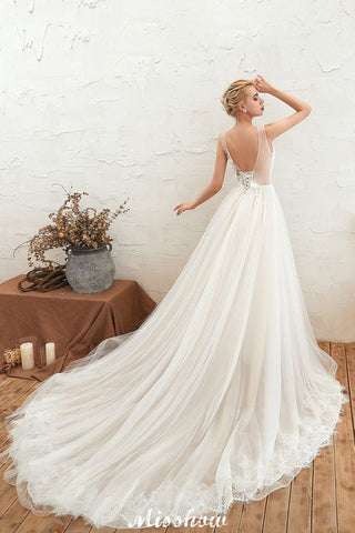 Sexy V-neck Princess Tulle Wedding Dress with Lace Appliques