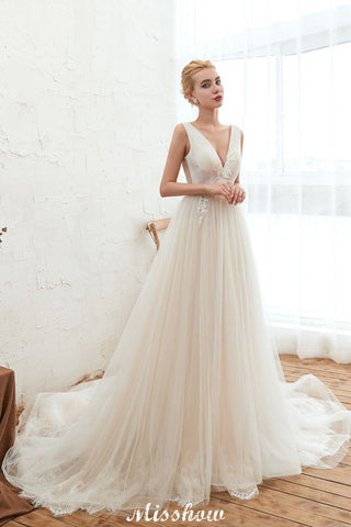 Sexy V-neck Princess Tulle Wedding Dress with Lace Appliques