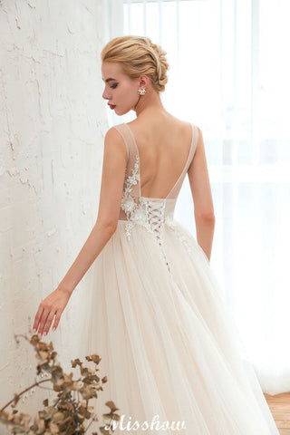Sexy V-neck Princess Tulle Wedding Dress with Lace Appliques