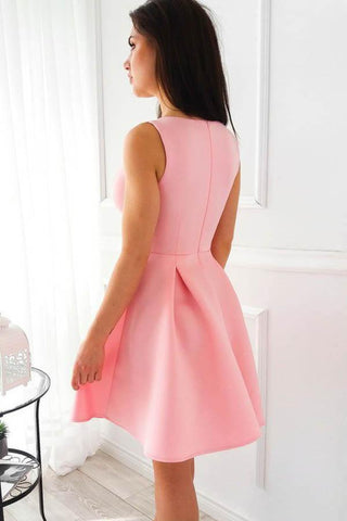 Vestido corto plisado rosa satinado de corte sencillo con escote en V y línea A para baile de bienvenida PD099