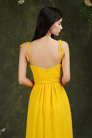 Robe de bal trapèze en tulle à fines bretelles et fente sur le devant