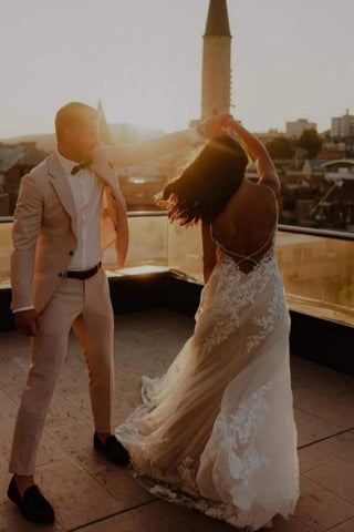 Unique Spaghetti Straps Sleeveless Column Floor-Length Lace Wedding Dresses with Appliques