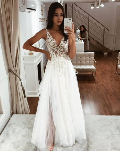 V-Neck Sleeveless Lace Tulle Beach Wedding Dress